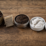 Vom Kautabak zum White Pouch: Die Geschichte oraler Nikotinprodukte